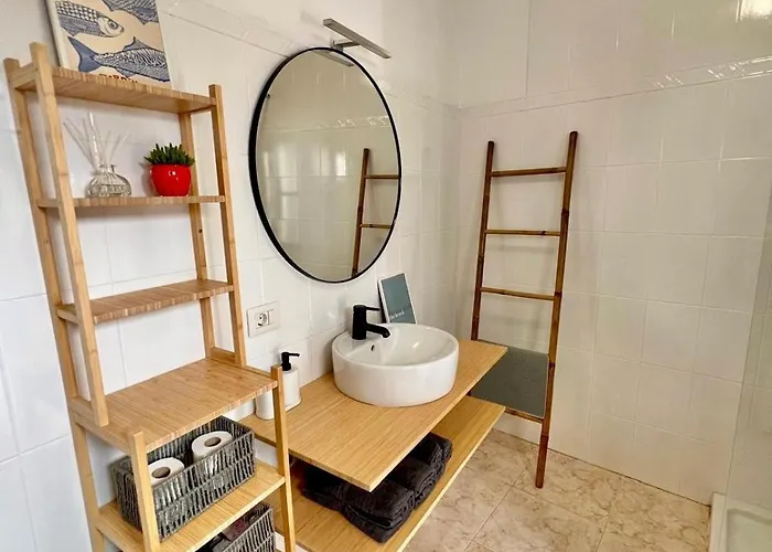 El Pez Newly Renovated In Apartman La Santa